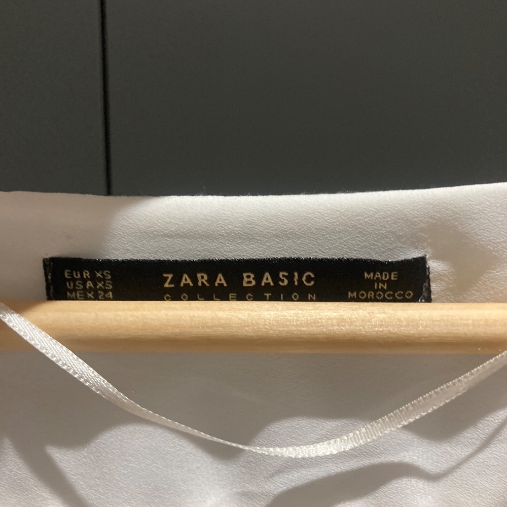 White blouse - Picture 2 of 4